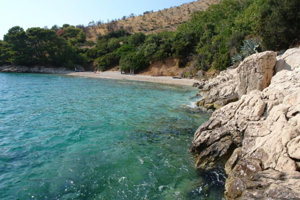 A Small Stone House By The Sea, In A Wineyard Nerezisca المظهر الخارجي الصورة